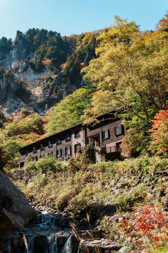 姥湯温泉と紅葉