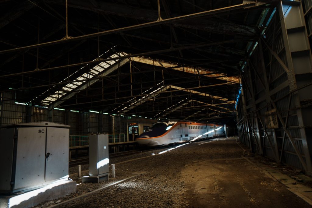 峠駅と新幹線
