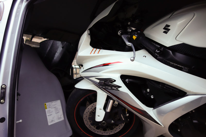 サンバー GSX-R750K9 積み込み